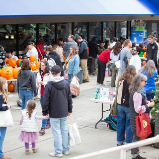 crowded area outside the cafeteria
