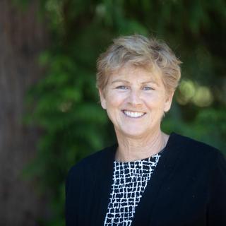 Claire portrait with a green background