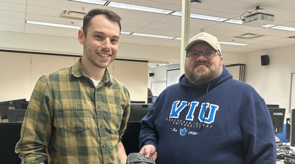 jack and jay holding their device