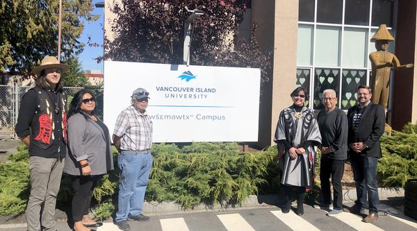 Group photo around the new sign at VIU’s campus in the qathet region 