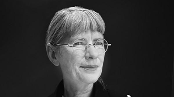 Headshot of Lisa Robertson